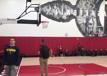 Nikola Jokić i sedeći cepa mrežice (VIDEO)