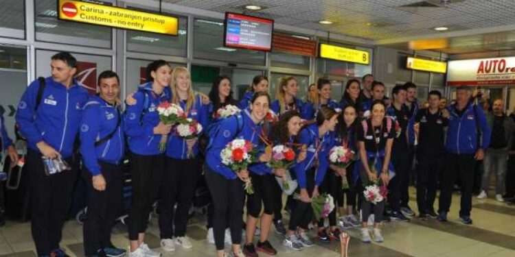 Zlatne odbojkašice stigle kući, a već misle na Tokio 2020 (VIDEO, FOTO)