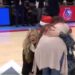Amerikanka dobila Bogdanov dres na poklon, a najveći šok je tek usledio (VIDEO)