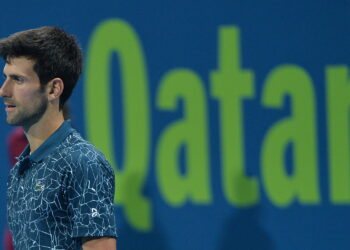 Novak obukao arapsku odeću pa – zajahao kamilu (VIDEO)