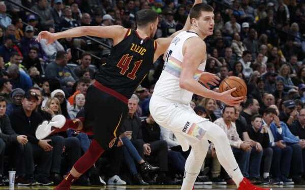 „Tripl-dabl“ Jokić prešao Džabara, juri Čemberlena (VIDEO)