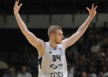 Junak pobede nad Mornarom posetio Hram Svetog Save (FOTO)
