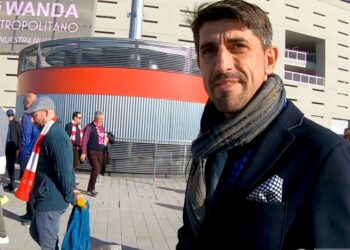 Priznanje Paunoviću od Atletiko Madrida (FOTO)