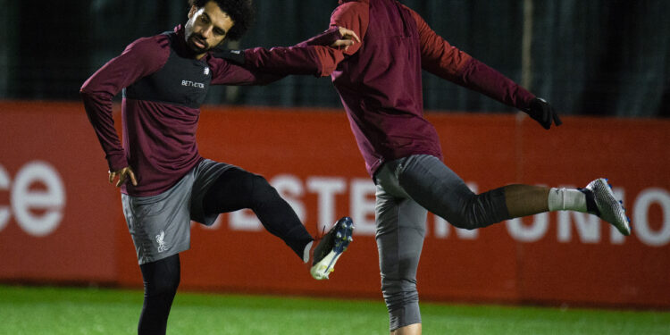 Salah Lovrenu u 00.28: Srećna Nova, brate. U koliko je trening?