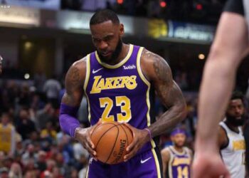 Minus 42 za Lejkerse u Indijani, Lebron rekorder (VIDEO)