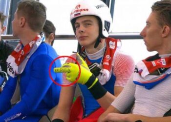 I to je rodoljublje: Omaž Putinu na srednjem prstu rukavice ruskog nordijca (FOTO)