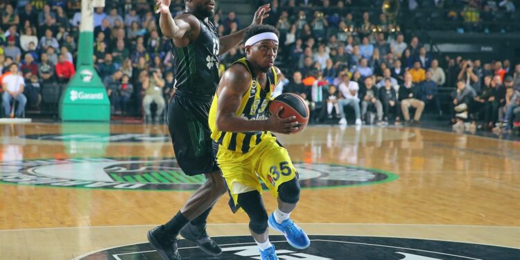 Fenerbahče ubedljiv u istanbulskom okršaju prvog i poslednjeg