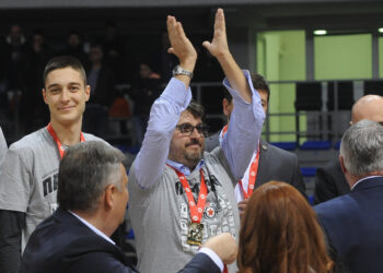 Trinkijeri uz srpski hit proslavlja pobedu u klubu (VIDEO)