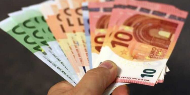 Dinar bez promene, kurs 118,05