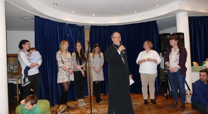 Popa s harmonikom pamte generacije