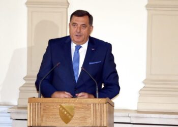 Štrahe podržava Dodika