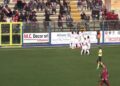 Barijev navijač se pogibeljno strmoglavio preko ograde radujući se golu (VIDEO)