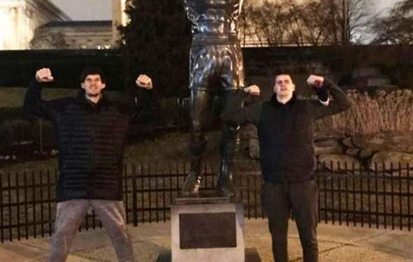 Pozdrav iz Filadelfije: Jokić i Marjanović ispred statue Rokija Balboe