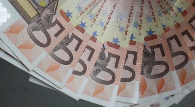 Dinar na novom rekordu prema evru, kurs 118,0039
