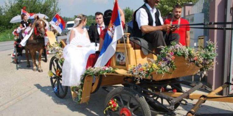 Fijakerom pred matičara