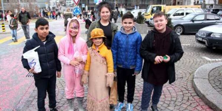 Na karnevalu tri generacije