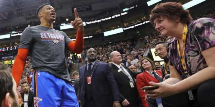 Vestbrukova pretnja gledaocu koji ga je uvredio, Ibaka se razračunavao pesnicama (VIDEO)