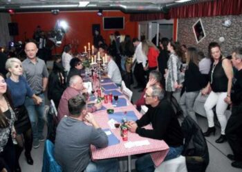 Klub častio i večerom