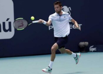 CHF: Krajinović pobedio Vavrinku, sledi duel s Federerom