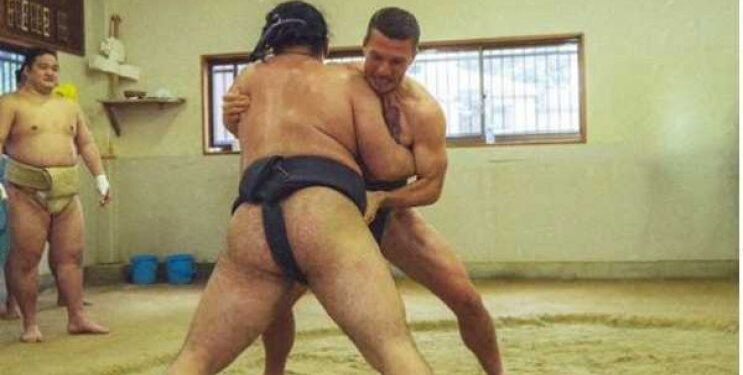 Podolski se rvao sa šampionom sumoa od 160 kila