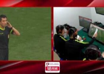 VAR po kineski: Ofsajd se utvrđuje hartijom (VIDEO)