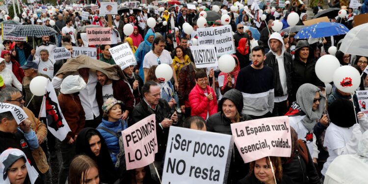 Madrid: “Revolt ispražnjene Španije”