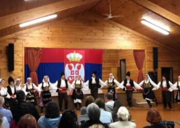 Članovi folklornih ansambala „Šumadija“ i „Tesla“ iz Elanore gostovali u Oklandu