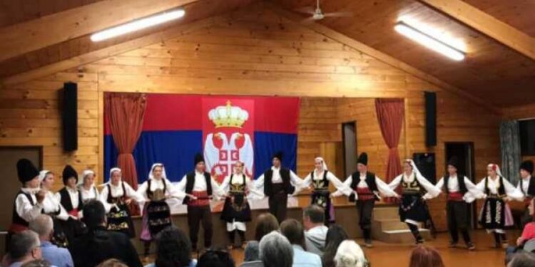 Članovi folklornih ansambala „Šumadija“ i „Tesla“ iz Elanore gostovali u Oklandu