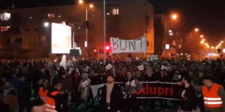 Građanski protesti u regionu (3): Milu preti koverta