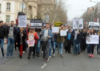 Protest studenata u Beogradu “Mislim, dakle hapsi me” (VIDEO)