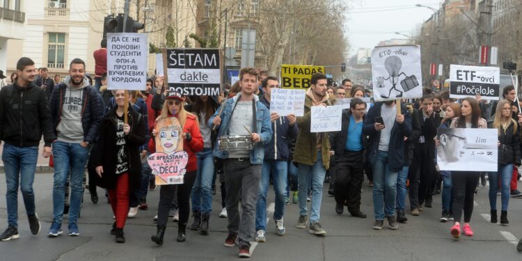 Protest studenata u Beogradu “Mislim, dakle hapsi me” (VIDEO)