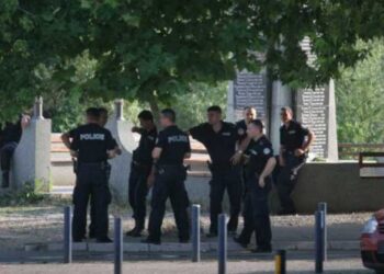 Beograd: Pregazio vozilom nogu policajcu u pokušaju bekstva
