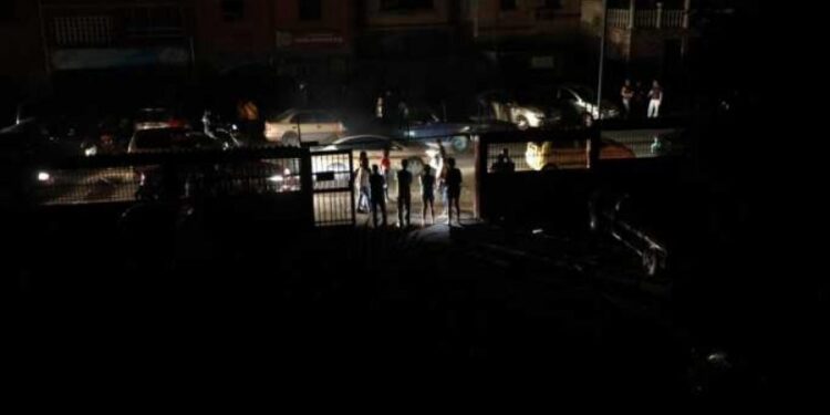 Venecuela i treći put u mraku: Veći deo zemlje opet bez struje (FOTO)