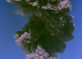 Proradio Popokatepetl, izbacivao dim do 3.000 metara