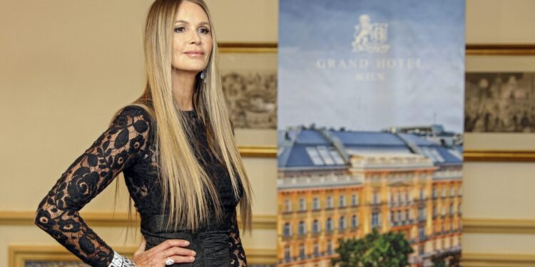 Supermodel pala s bine: Dozvolite nam da slobodno hodamo (VIDEO)