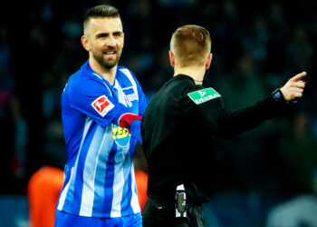 Ibišević gađao loptom suparničkog golmana u glavu (VIDEO)