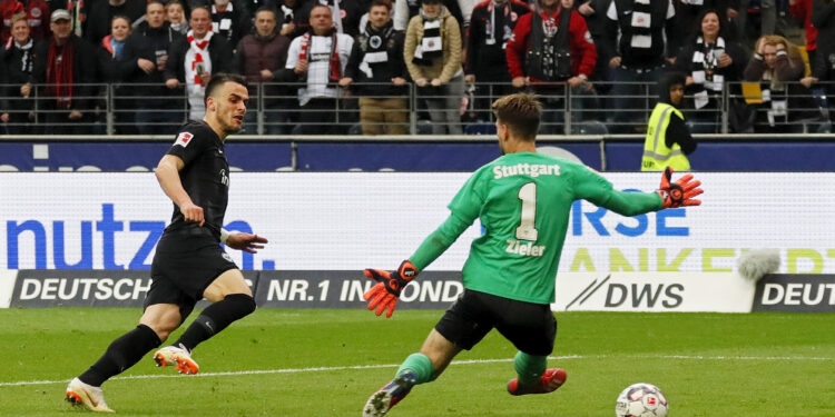 Dva puta Kostić i jednom Jović za pad Štutgarta (VIDEO)