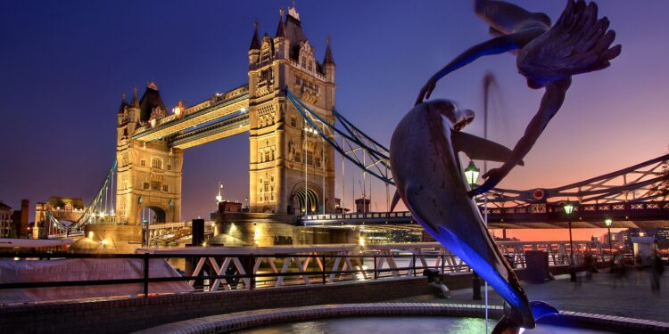 Nepoznati napadač izbo četvoro ljudi u Londonu