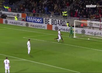 Direkt iz indirekta s centra: Šteta što se takav gol ne važi (VIDEO)