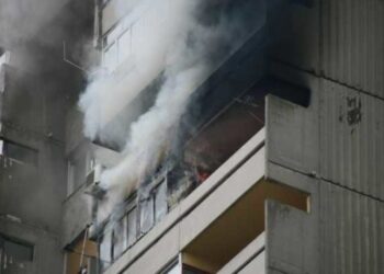 Lokalizovan požar na Voždovcu, jedna osoba stradala (VIDEO,FOTO)