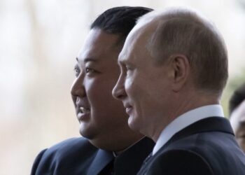 Putin i Kim prvi put oči u oči (FOTO)