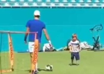 Nole sa Stefanom trenira fudbal (VIDEO)