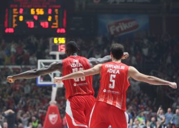 Klasičan nokaut: Zvezda zbila redove i preslišala bledi Partizan u „majstorici“