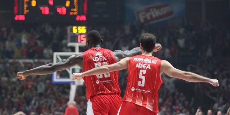 Klasičan nokaut: Zvezda zbila redove i preslišala bledi Partizan u „majstorici“