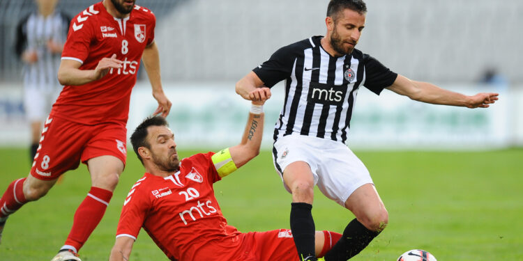 Tmurno nebo i tmurna igra godili Partizanu protiv Radničkog (VIDEO)