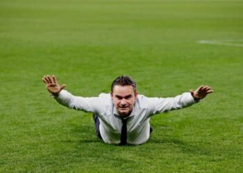 Legenda Ajaksa slavila trijumf “lastom” na stadionu Juventusa (VIDEO)