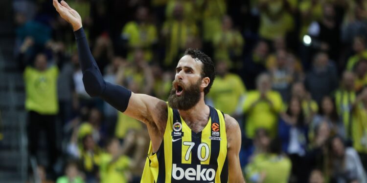 Rastu Efesove šanse: Fenerbahče bez Datomea i Lovernja na F4