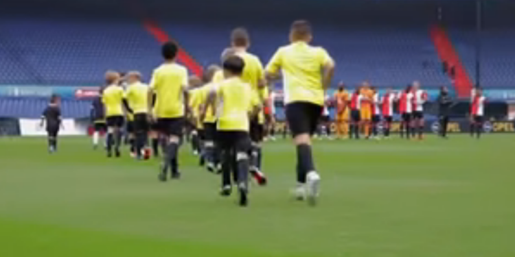 Fejenord protiv 120 dece – 2:2 (VIDEO)