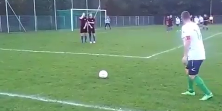 Preciznije ne može: Slobodnjak posle kojeg se protivnički igrači hvataju za glavu (VIDEO)