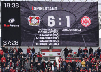 U poslednjih 40 godina u Bundes ligi samo Ajntraht primio šest u prvom poluvremenu